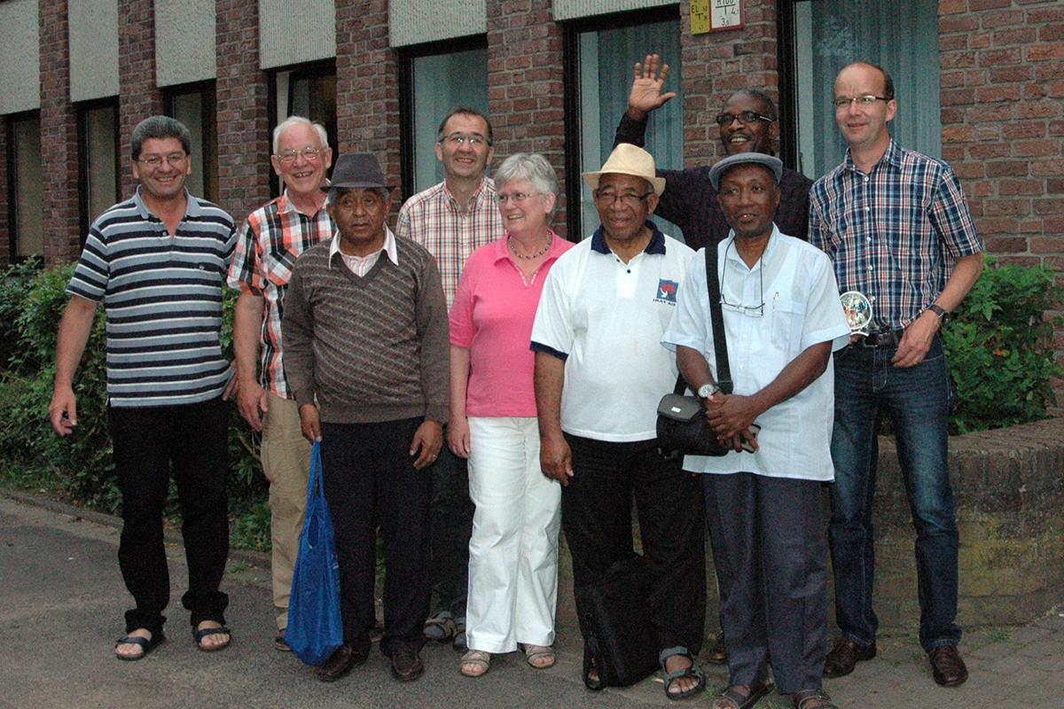Delegation der Iray Aina 2013 in Hüls, der aktuelle Interviewpartner Pierrot Jean steht rechts vorne Delegation der Iray Aina 2013 in Hüls, der aktuelle Interviewpartner Pierrot Jean steht rechts vorne